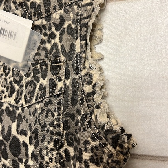 NWT Size Large Endless Rose Animal Print Vest - Picture 5 of 8